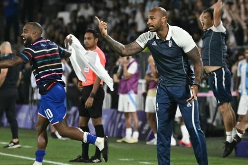 Thierry Henry: Từ ngọn lửa Olympic đến công việc ở tuyển Pháp