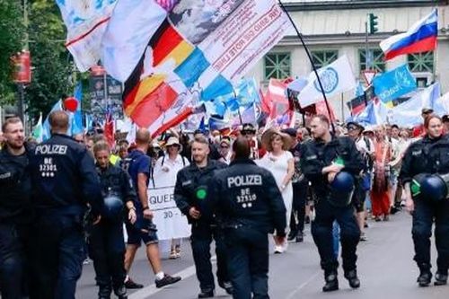 Hàng nghìn người ở Berlin biểu tình phản đối hỗ trợ vũ khí cho Ukraine, Đức mở rộng hợp tác quốc phòng với Philippines