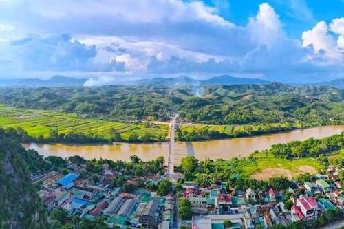 Cầu trăm tỉ làm xong phải rào lại vì 'chưa có' đường dẫn