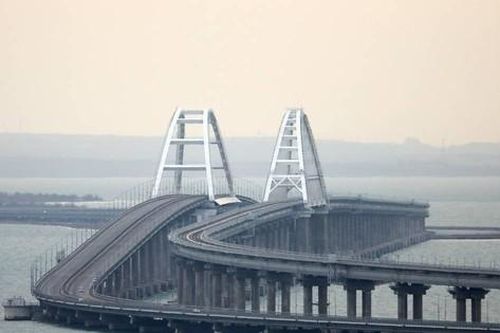 Ukraine dọa tấn công cầu Crimea, Nga lên tiếng