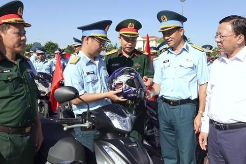 Sôi nổi ngày hội Thanh niên Quân đội với văn hóa giao thông 2024