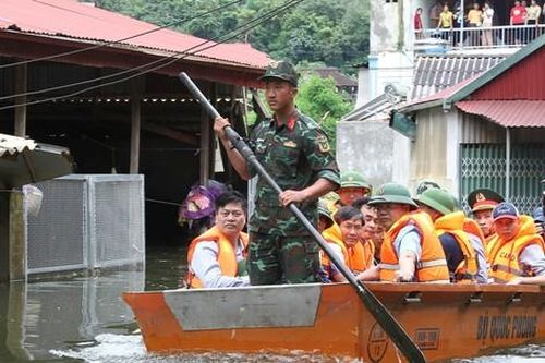 Phó Thủ tướng Lê Thành Long kiểm tra vùng ngập lũ ở Sơn La