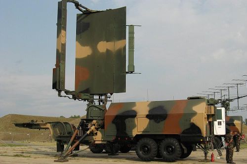 Hình ảnh tên lửa Nga tấn công vị trí Ukraine triển khai radar 'lá chắn thiếc'