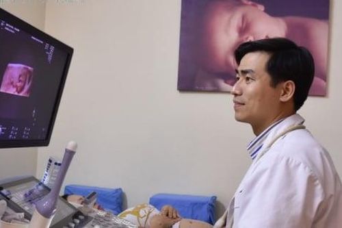 Giả vờ đau bụng, nằng nặc đòi mổ sinh con đúng giờ... thầy bói phán