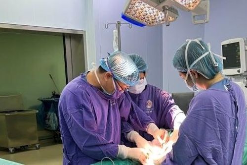 Thường xuyên đau bụng dưới, người đàn ông mắc chứng bệnh hơn 60 năm chỉ có 7 người Mỹ bị