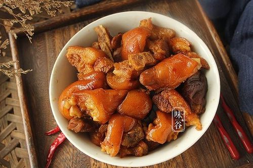 Không cần dùng nước, móng giò hầm kiểu này vừa mềm ngon lại thơm nức