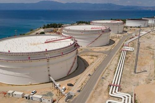 Diễn biến mới vụ Ukraine chặn Lukoil trung chuyển dầu Nga sang 2 nước EU