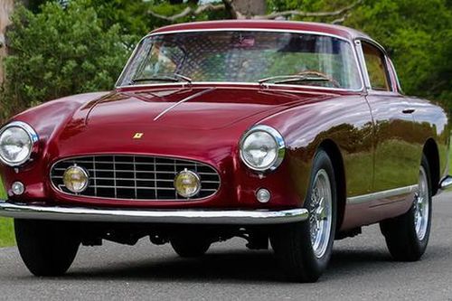 Cận cảnh mẫu xe thương mại đầu tiên của Ferrari