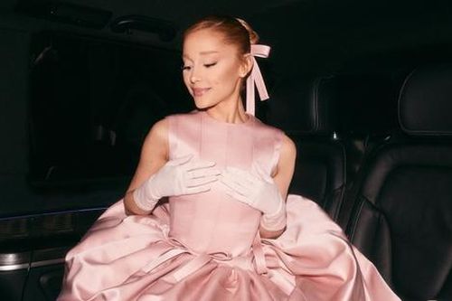 Ariana Grande được khen khi đáp trả bình luận chê bai album mới