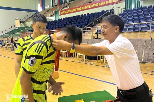 Huyện Thống Nhất và Phòng cháy, chữa cháy - phường Tam Hiệp tranh chung kết giải các câu lạc bộ futsal nam tỉnh