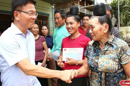 Phó Thủ tướng Chính phủ Lê Thành Long kiểm tra vùng ngập úng tại xã Chiềng Đen