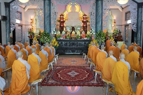 Chư Ni hành giả an cư trường hạ chùa Kim Sơn (Q.Phú Nhuận) thực hiện lễ Bố-tát