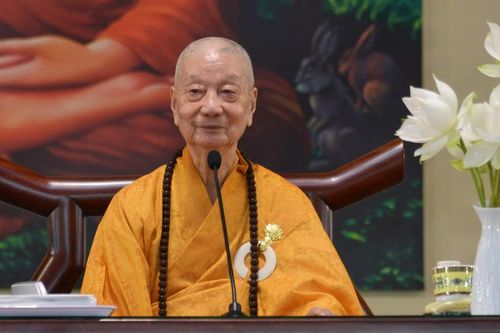 Đức Pháp chủ GHPGVN sách tấn và trao học bổng đến Tăng Ni sinh Học viện Phật giáo VN tại TP.HCM