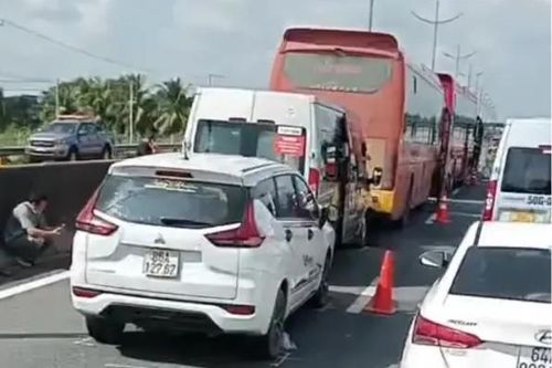 Tai nạn liên hoàn trên cao tốc TP.HCM - Trung Lương