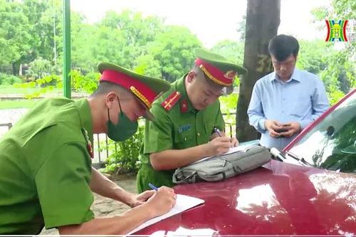 Xử lý nghiêm hành vi lấn chiếm lòng đường, vỉa hè