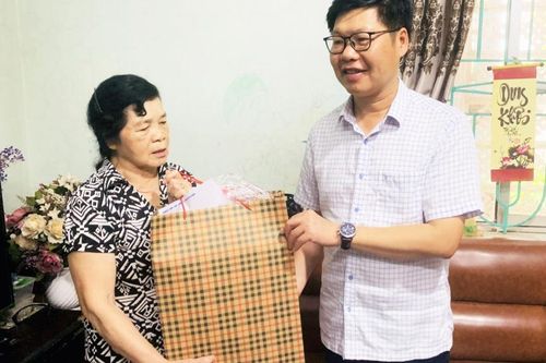Thực hiện tốt công tác chăm lo cho gia đình chính sách và người có công