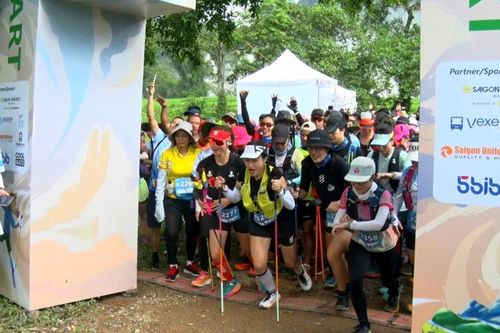 Gần 1.500 vận động viên tham gia Giải chạy siêu đường mòn 'Non nước Cao Bằng'