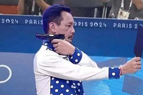 Sự thật bức ảnh VĐV Olympic ngắm bắn qua gương gây bão mạng xã hội