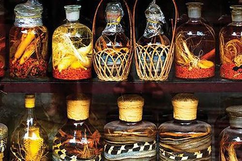 Nguy cơ tiềm ẩn từ rượu thuốc, rượu ngâm