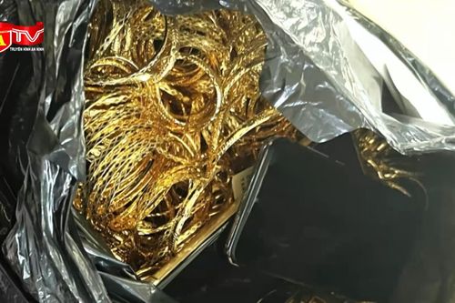 Người đàn ông mang hơn 1,2kg vàng qua biên giới để nhận công 10 USD