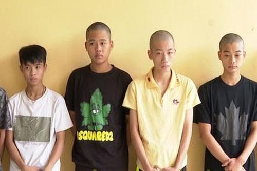 Khởi tố nhóm đối tượng dùng kiếm truy đuổi, chém biển số xe của người tham gia giao thông