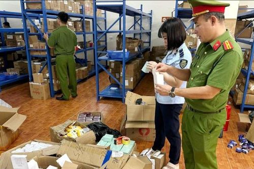 Phát hiện, thu giữ hơn 70 nghìn sản phẩm mỹ phẩm nhập lậu trị giá gần 1 tỷ đồng