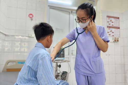 Bé trai sốt đến 40 độ C, nhập viện mới biết nhiễm vi khuẩn hiếm