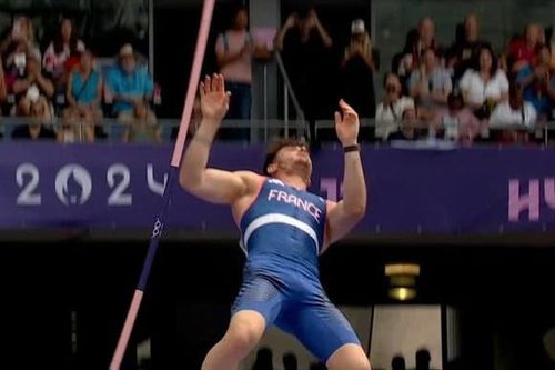 Người theo dõi VĐV nhảy sào tăng gấp 20 lần sau sự cố ở Olympic