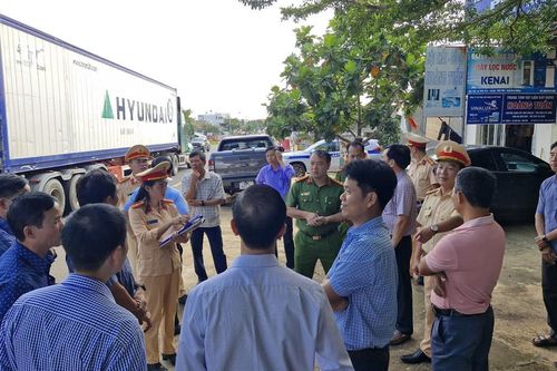 Đoàn công tác liên ngành tổ chức khảo sát xử lý 'điểm đen' tai nạn giao thông tại chợ 312 thuộc tỉnh Đắk Nông