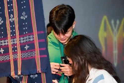 Bạn trẻ trở thành 'người lan tỏa di sản' qua trải nghiệm triển lãm nghệ thuật