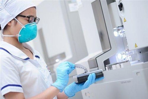 Từ câu nói của cháu nội, ông bà tức tốc đi xét nghiệm ADN