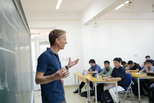 Khai mạc trường hè quốc tế Vật lý Toán năm 2024 tại Huế