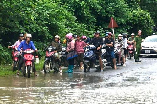 Ngập lụt nhiều nơi do mưa lớn tại Lào Cai