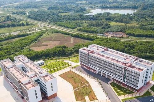Cần sớm chuyển đại học ra ngoại thành, xây thêm ký túc xá