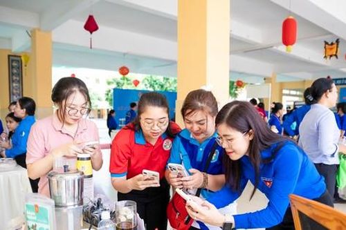 Gen Z dẫn đầu chuyển đổi số từ thói quen mua sắm hàng ngày