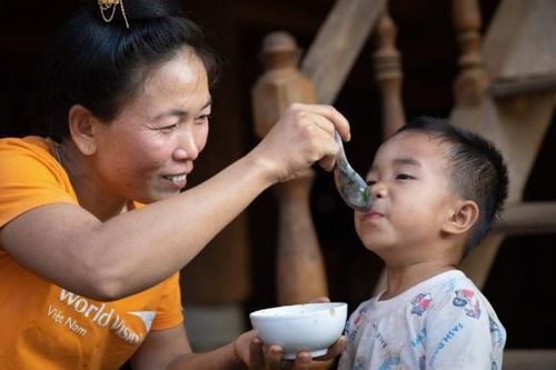Vẫn còn tình trạng quảng cáo tràn lan, sai sự thật về sản phẩm thay thế sữa mẹ ở Việt Nam