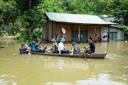 Yên Bái, Lào Cai: Mưa lớn, lũ lên, có nơi nước ngập sâu cả mét