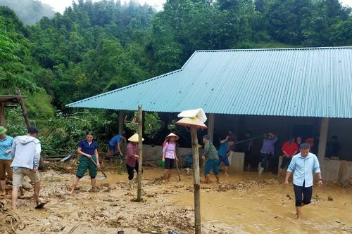 Sạt lở làm sập 2 ngôi nhà ở Hoàng Su Phì, 1 người chết