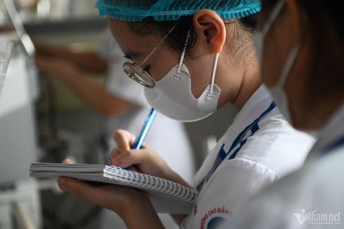 Bộ Y tế sắp trình phương án tăng phụ cấp mổ, tiền trực, tiền ăn cho nhân viên