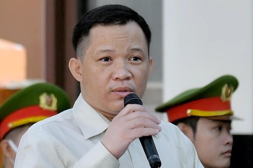 24 bị cáo vụ nhận hối lộ, làm giả giấy tờ mua bán xe lĩnh án