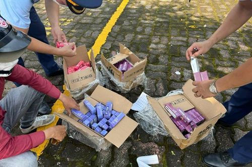 Bắt giữ 2 đối tượng kinh doanh thuốc lá điện tử không rõ nguồn gốc, xuất xứ