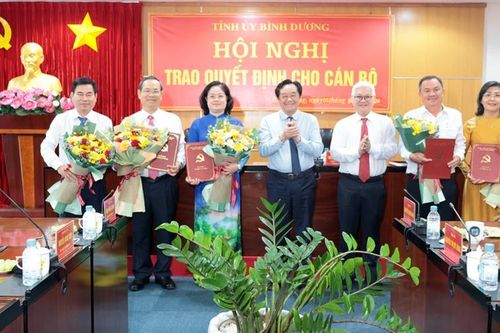 Bình Dương trao các Quyết định điều động, bổ nhiệm cán bộ