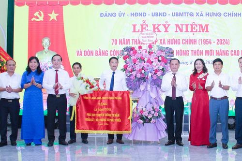 Xã Hưng Chính (TP. Vinh) kỷ niệm 70 năm thành lập và công bố Quyết định đạt chuẩn nông thôn mới nâng cao