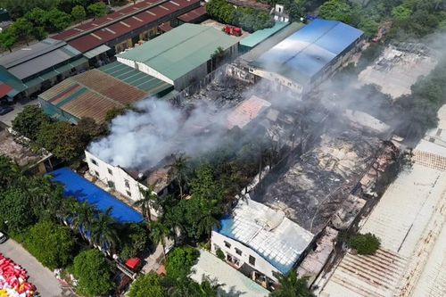 Gia Lâm: Cháy lớn tại công ty xốp, không có thương vong về người