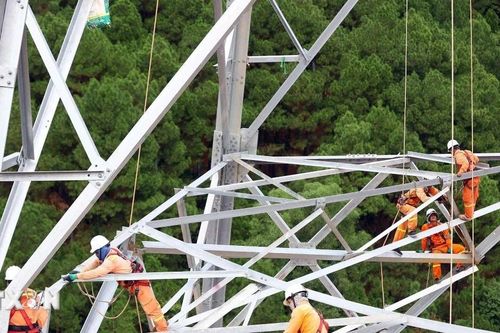 Vượt nắng gió đưa cung đoạn đường dây 500kV mạch 3 Quảng Trạch-Quỳnh Lưu về đích
