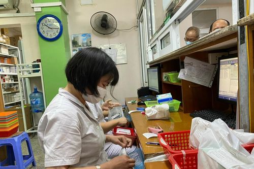 Bệnh nhân bất ngờ: Khám xong xuống tầng là nhận thuốc luôn, không phải chờ đợi