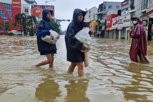 Thừa Thiên-Huế dự trữ hàng trăm tấn lương thực trước mùa mưa bão