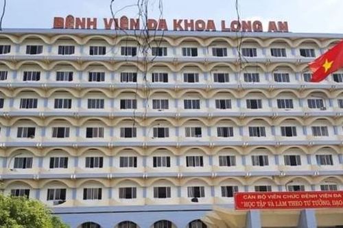8 người nhập viện cấp cứu sau khi uống chai rượu được người quen tặng