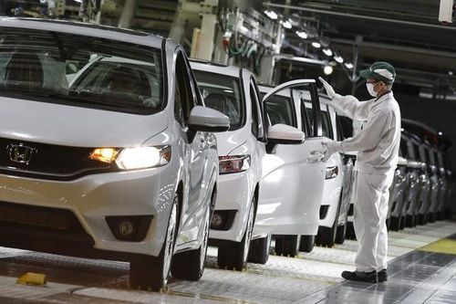 Honda cắt giảm mạnh sản lượng xe xăng