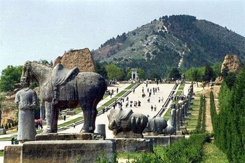 Bí ẩn trong 18 lăng mộ của hoàng đế nhà Đường chỉ có duy nhất Lăng của Võ Tắc Thiên chưa bị khai quật, đào trộm